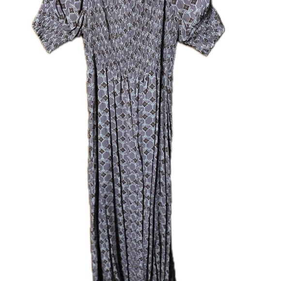 Chic Patterned Dress - Picture 2 of 5